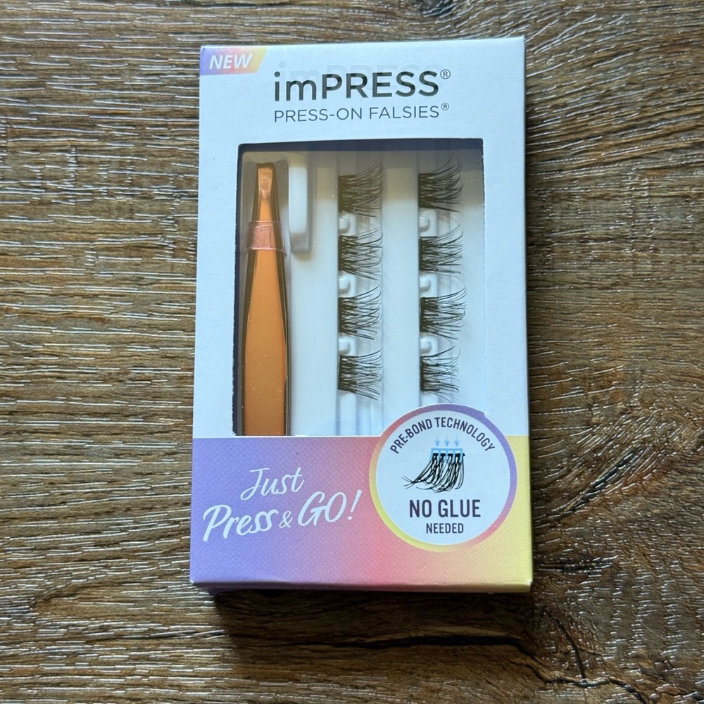 KISS imPRESS Press-On Falsies with Applicator